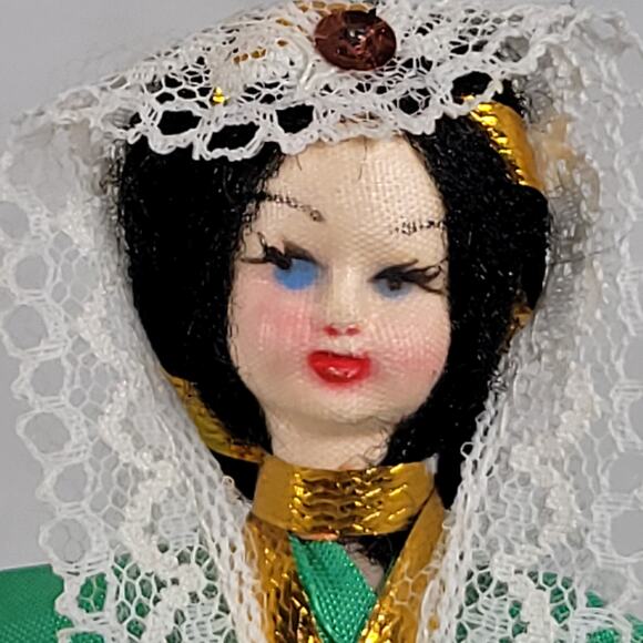 Folk Doll with Green Outfit and Veil - Handcrafted Vintage 7" Traditional Outfit - Picture 12 of 12